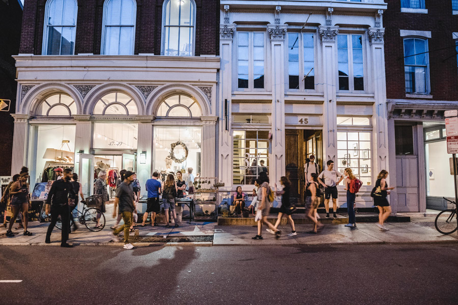 Crowds at First Friday in Old City