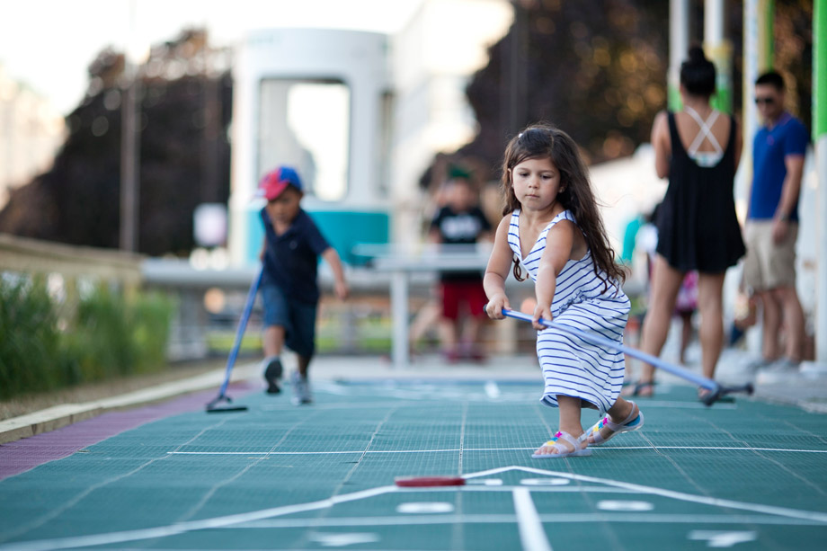 shuffleboard at Spruce Street Harbor Park
