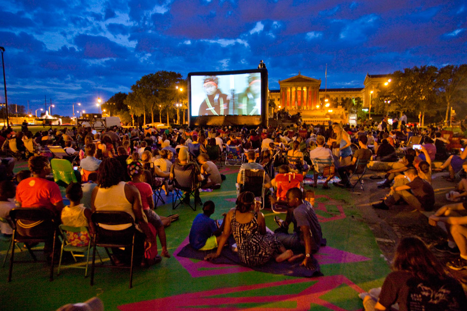 An outdoor movie screening at The Oval (Photo by M. Fischetti for Visit Philadelphia)