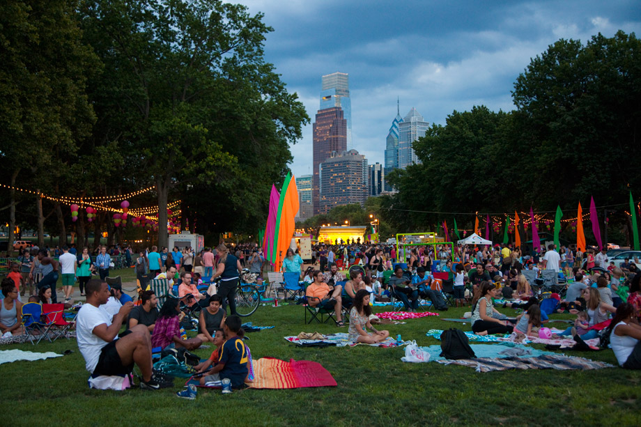 Picnickers at The Oval (Photo by M. Fischetti for Visit Philadelphia)