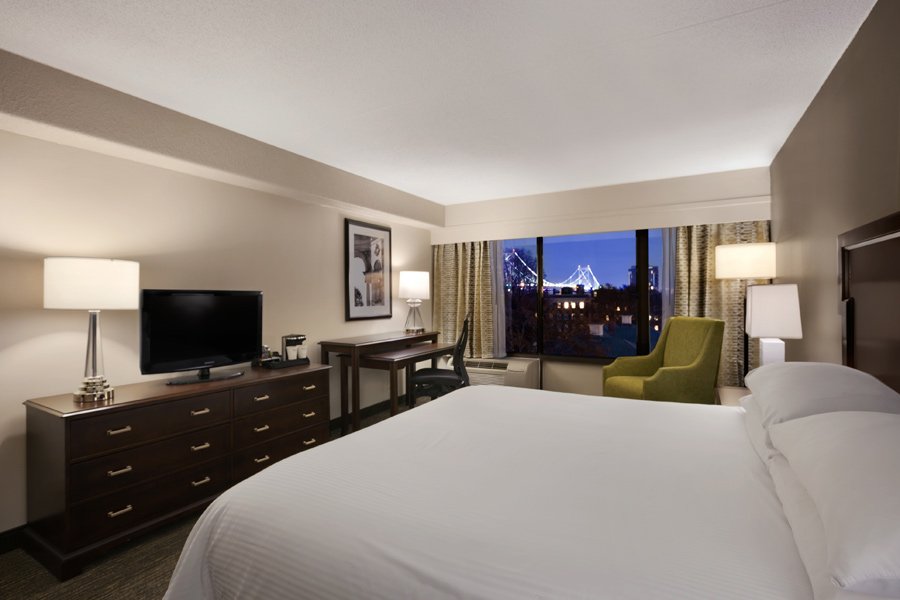 King Room with a view of Ben Franklin Bridge